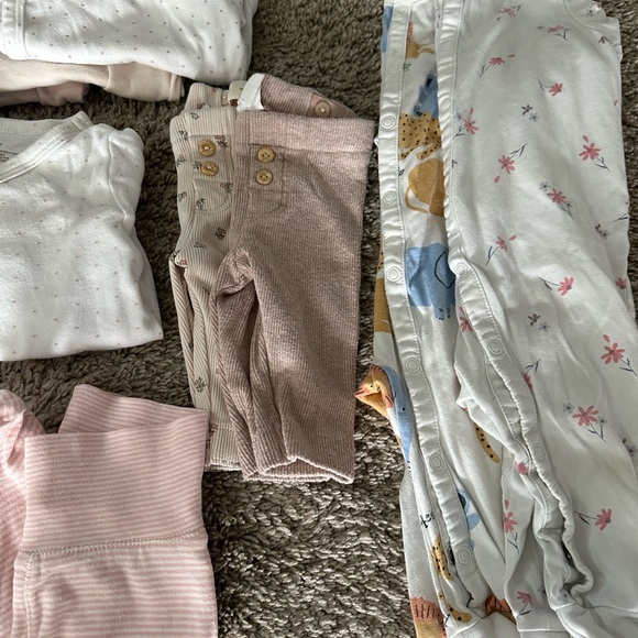 H&M Baby girl clothing lot (size:newborn to 6M) - Picture 3 of 3